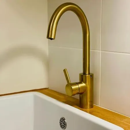 Hoplaco Apartament, Almost On The