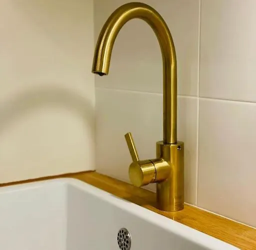 Hoplaco Apartament, Almost On The